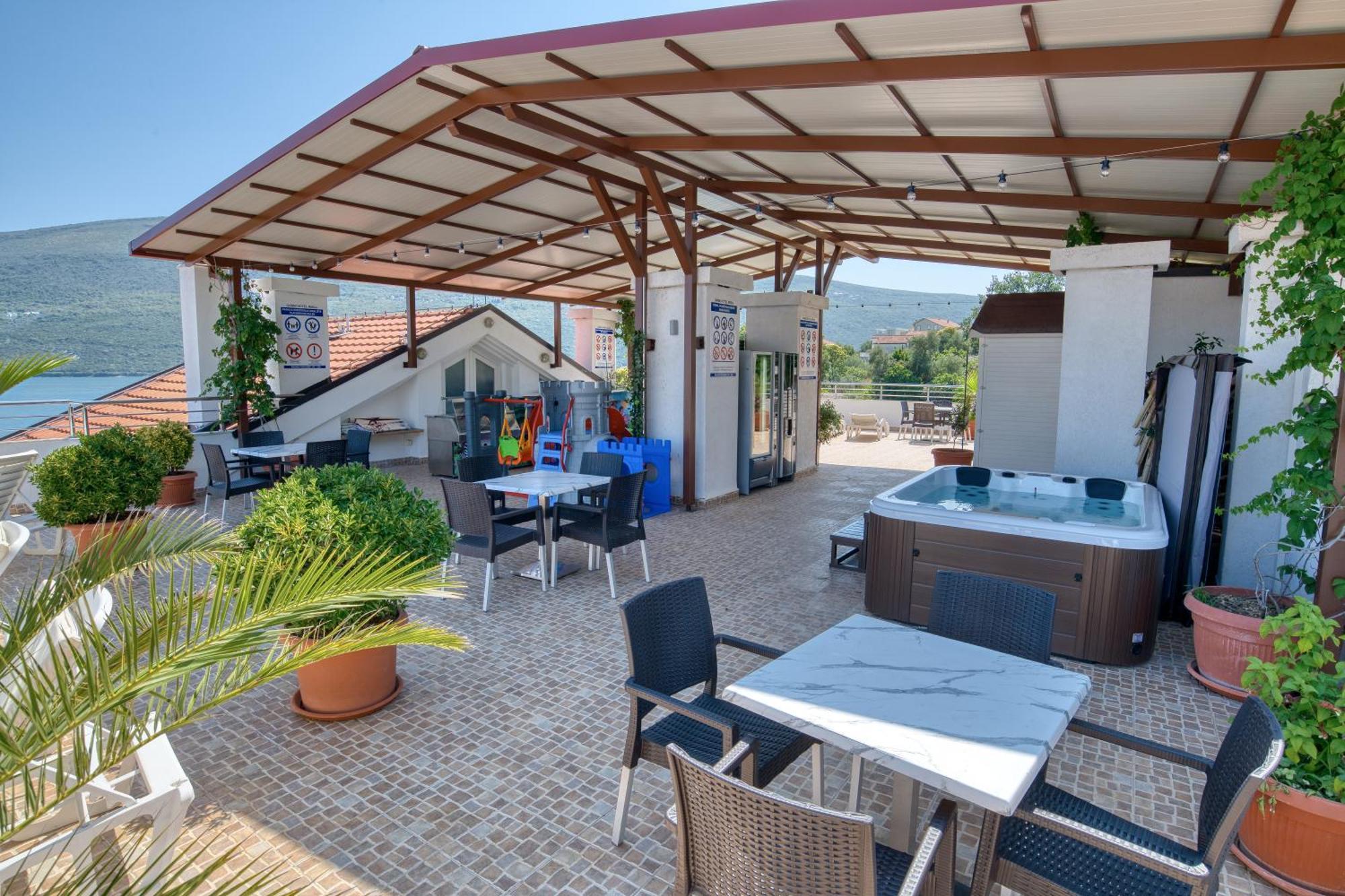 Garni Hotel Milica Herceg Novi Exteriör bild